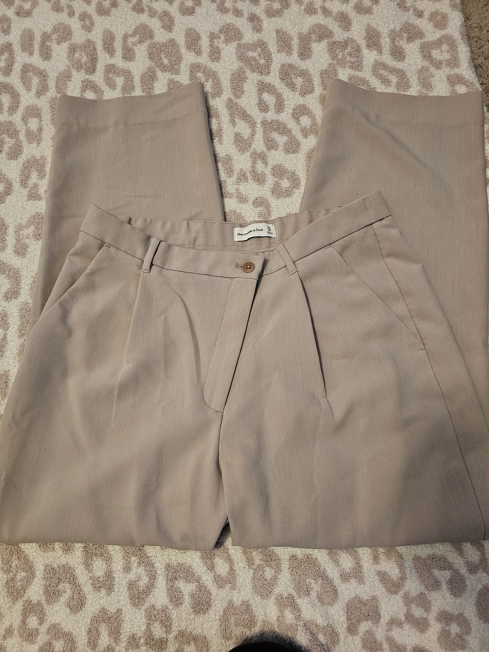 Abercrombie & Fitch Tailored Pleated Dress Pants - Light Beige